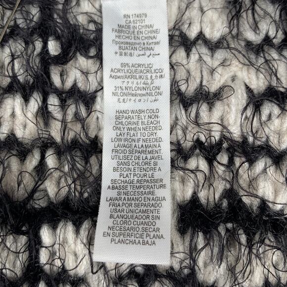 BCBGeneration Infinity Scarf Knit Black and White One Size - Picture 9 of 10